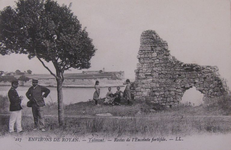 La tour Blanche sur une carte postale vers 1910.