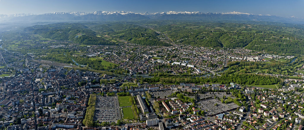 Vue aérienne de Pau vers le sud.