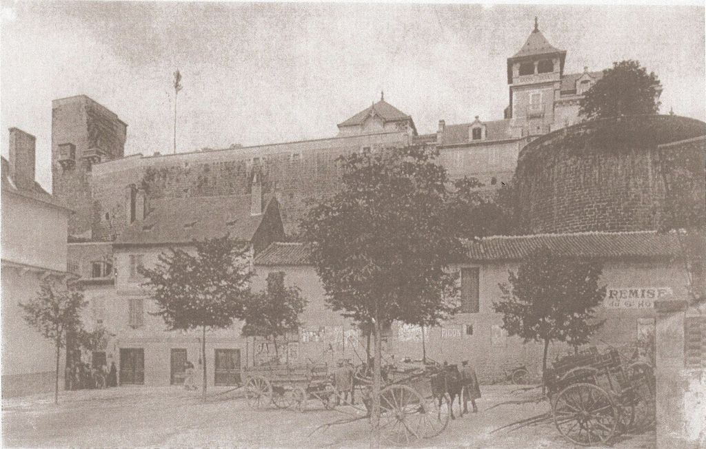 Vue du bourg, depuis le sud-est, carte postale, vers 1905.