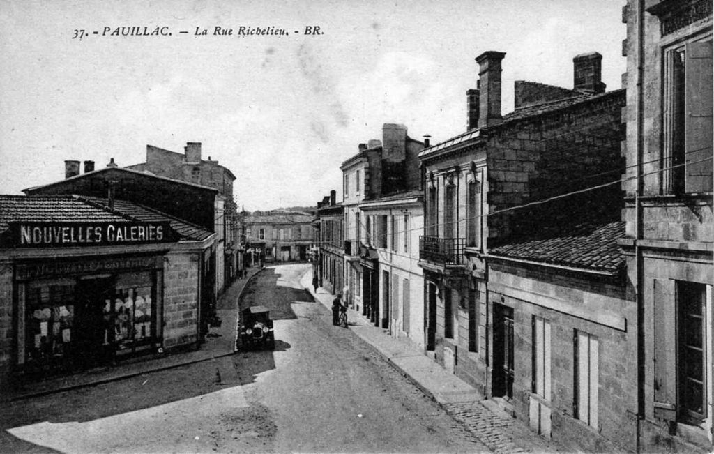 Carte postale (collection particulière) : Pauillac, la rue Richelieu (BR).