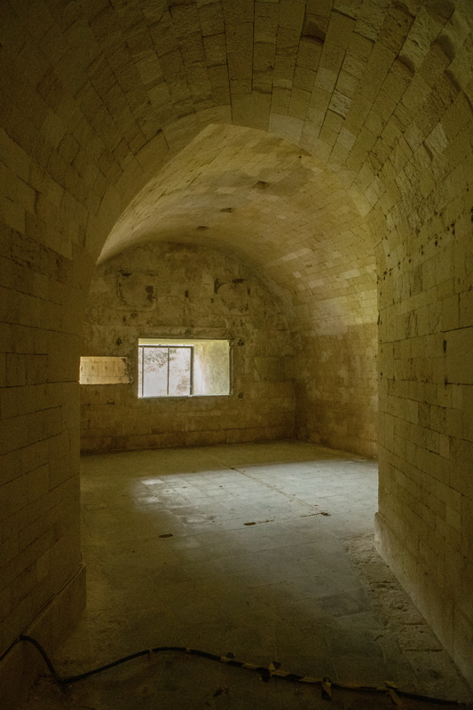 Casemate à l'extrémité du couloir reliant les flancs du bastion sud.