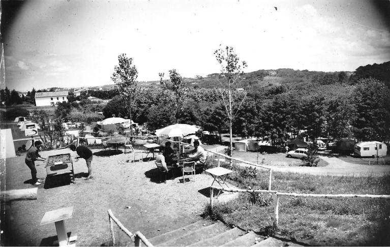 Vue du camping Les Pins, 4e quart du 20e siècle.