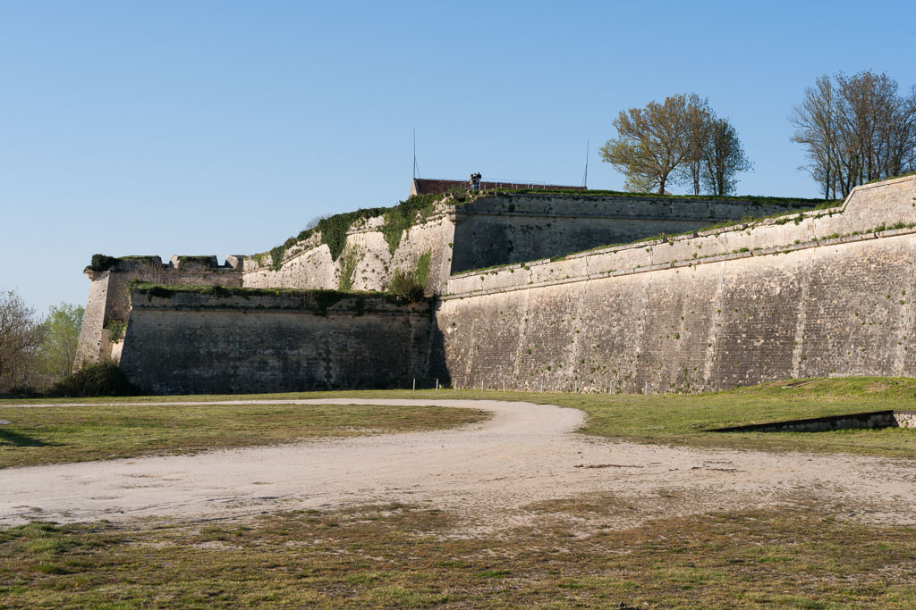 Front ouest du bastion du port et de la citadelle face à l'estuaire.