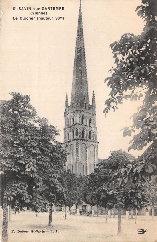 La place et le clocher de l'ancienne abbatiale, cartes postale ancienne.