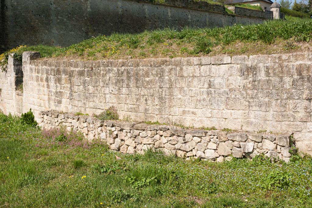 Bastion Saint-Romain : face interne du parapet du flanc nord.