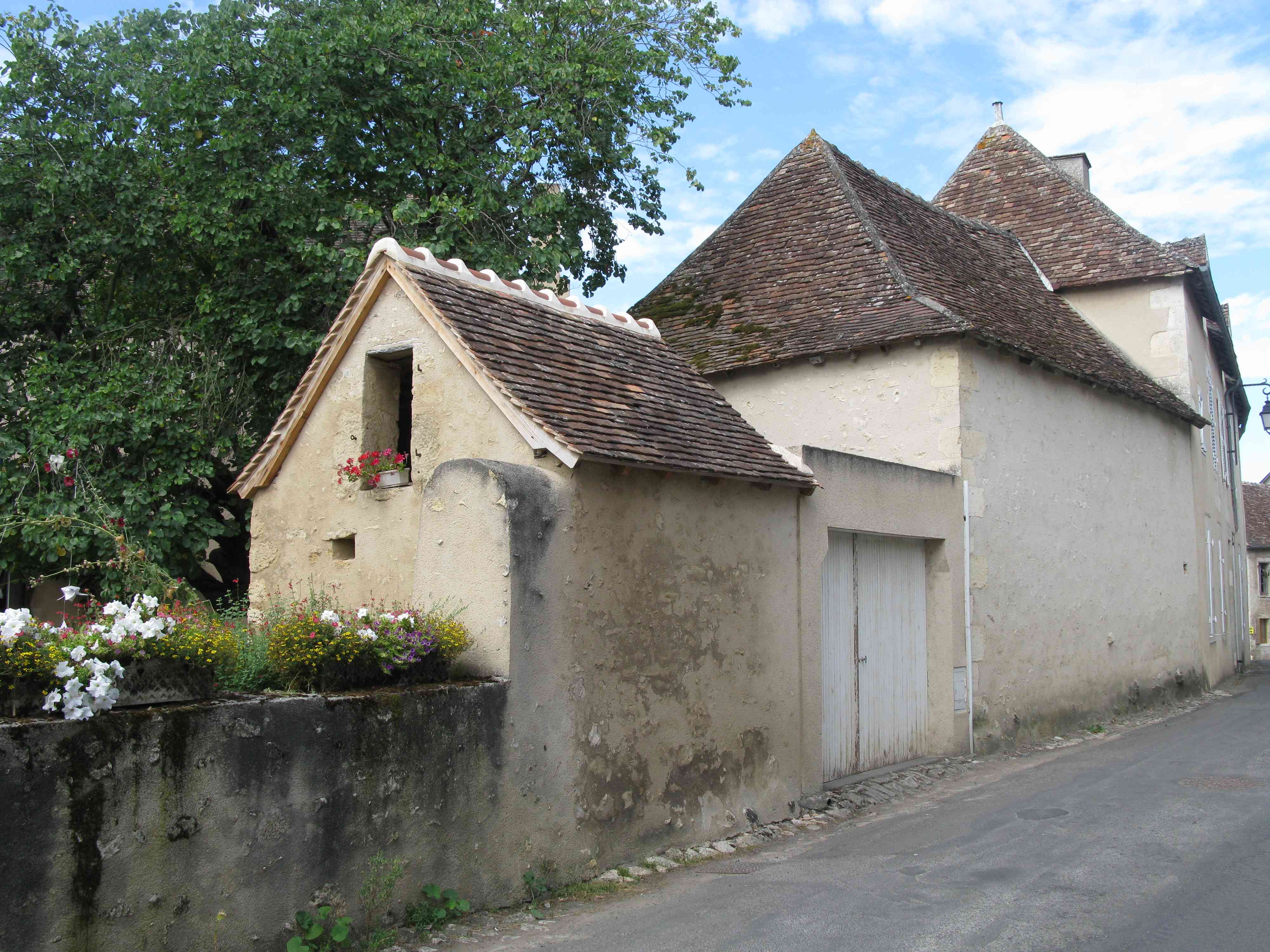 Élévation nord des dépendances depuis la rue Saint-Jean.