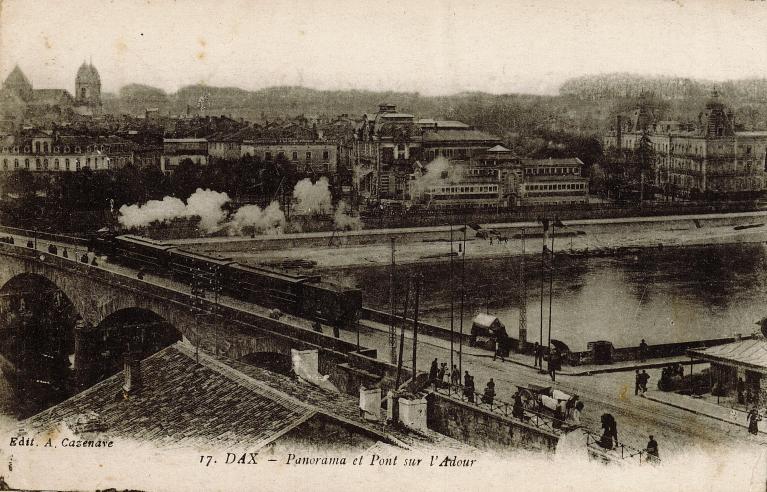 Vue générale de Dax avec le tramway passant sur le pont (avant élargissement en 1909). Carte postale, A. Cazenave édit.