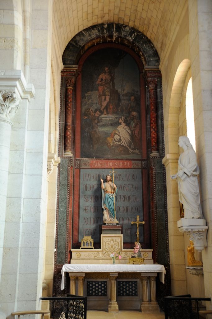 Collatéral sud : autel de saint Jean-Baptiste.
