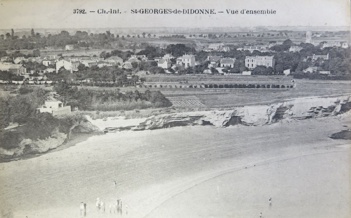 Les environs de l'avenue Eugène-Pelletan, du port et du bourg de Saint-Georges vus depuis le phare vers 1900.