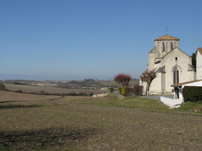 L'église de Floirac au fond du vallon.