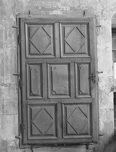 Détail : menuiserie, rez-de-chaussée, corps de bâtiment principal.