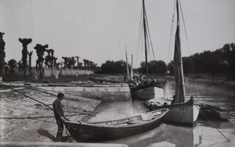 Le port, rive droite, vers 1930.