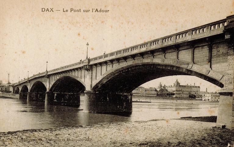 Vue d'ensemble du pont depuis le sud-ouest, après l'élargissement (après 1911). Carte postale.