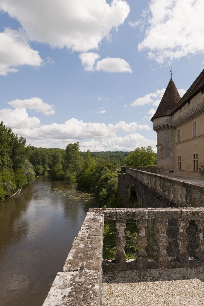 Vue vers le sud de la Vézère depuis l'échauguette de la terrasse du château.
