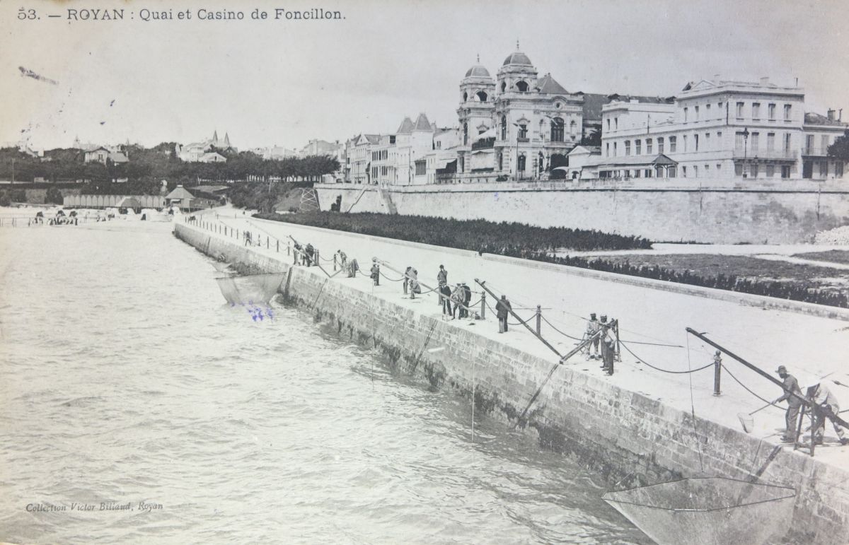 Installations de pêche le long de la façade de Foncillon au début du 20e siècle.