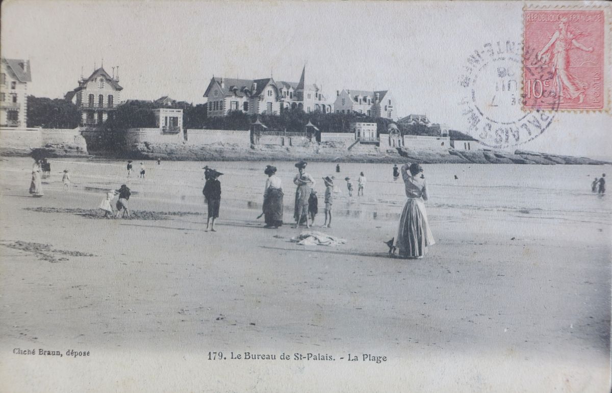 Sur la plage du Bureau vers 1900-1905.
