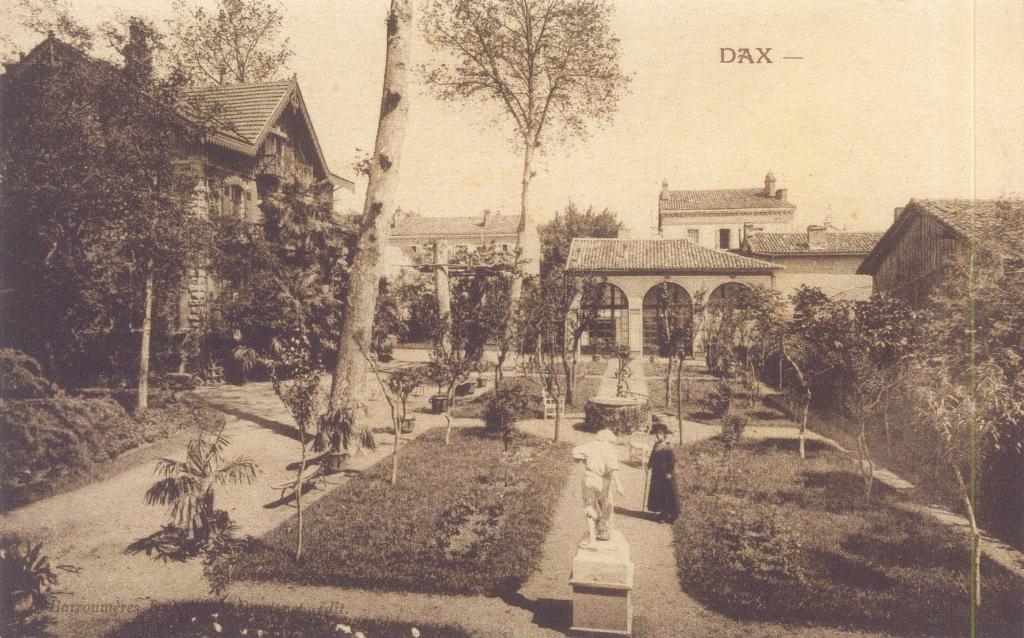 Le jardin du château de Mollans. Vers 1900.
