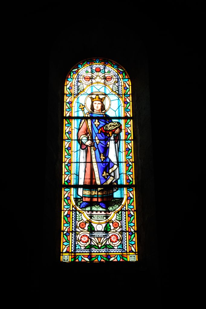 Collatéral sud: vitrail représentant saint Louis, atelier G.P. Dagrant : 1946. 