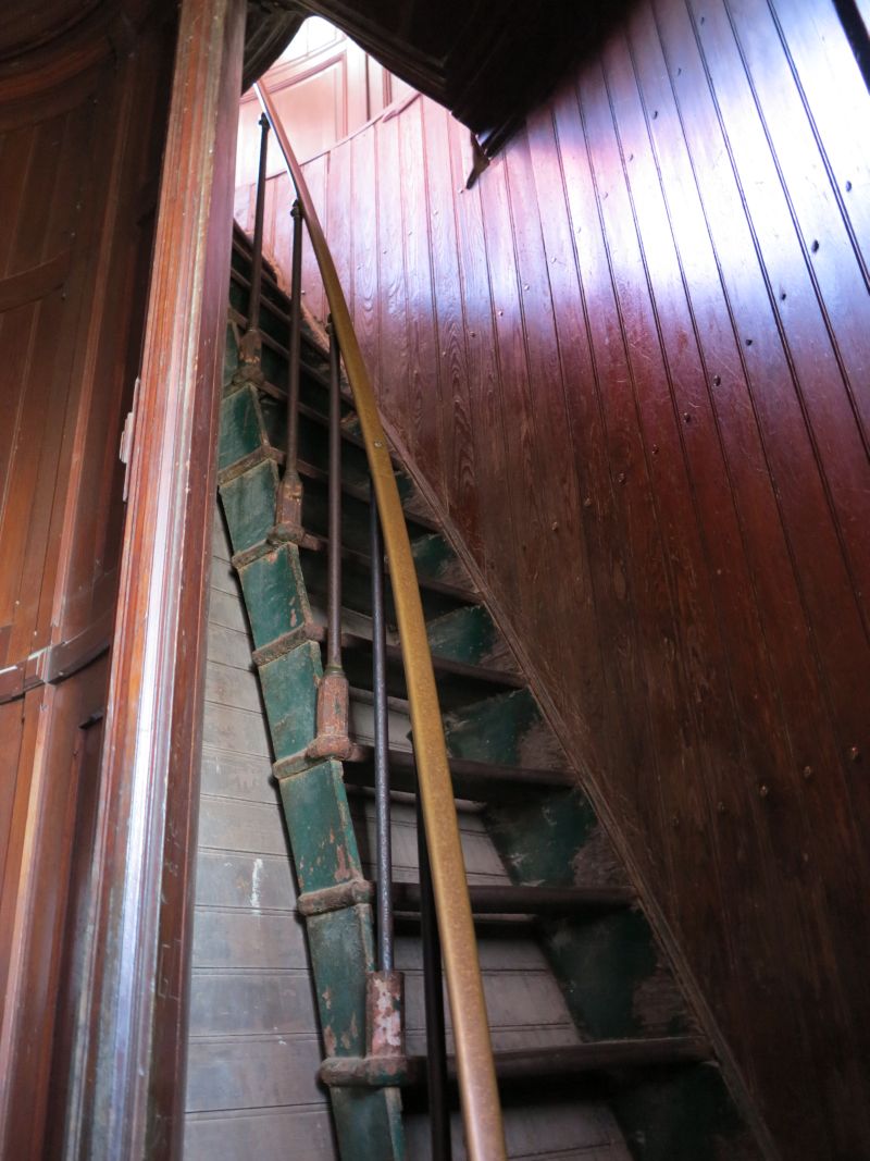 L'escalier entre la chambre de veille et la coursière autour de la lanterne.