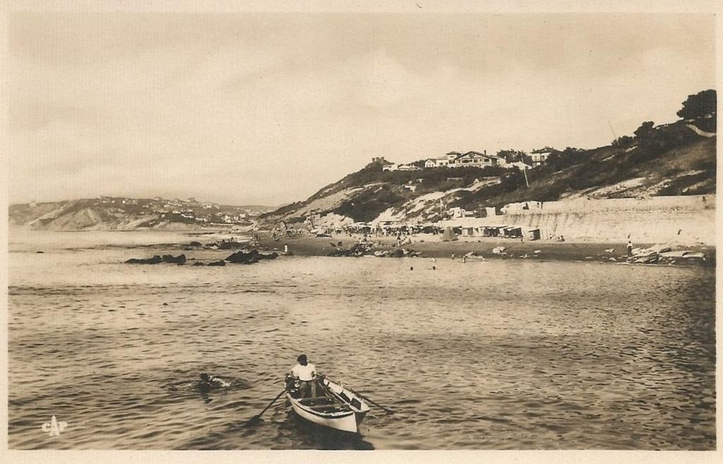 Vue de la plage de Parlementia depuis Guéthary, carte postale, 2e quart du 20e siècle.