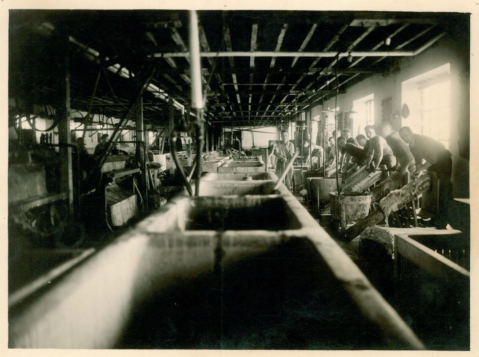 L'atelier de travail de rivière ; les bains et les rogneurs en 1928.
