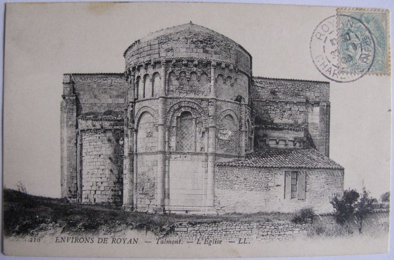 Le chevet de l'église vu avant les transformations du début du 20e siècle, sur une carte postale vers 1900.