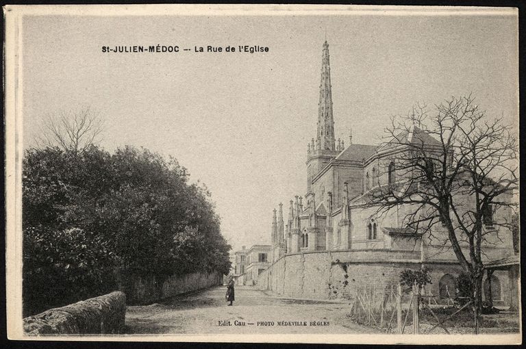 Carte postale : la rue de l'église.