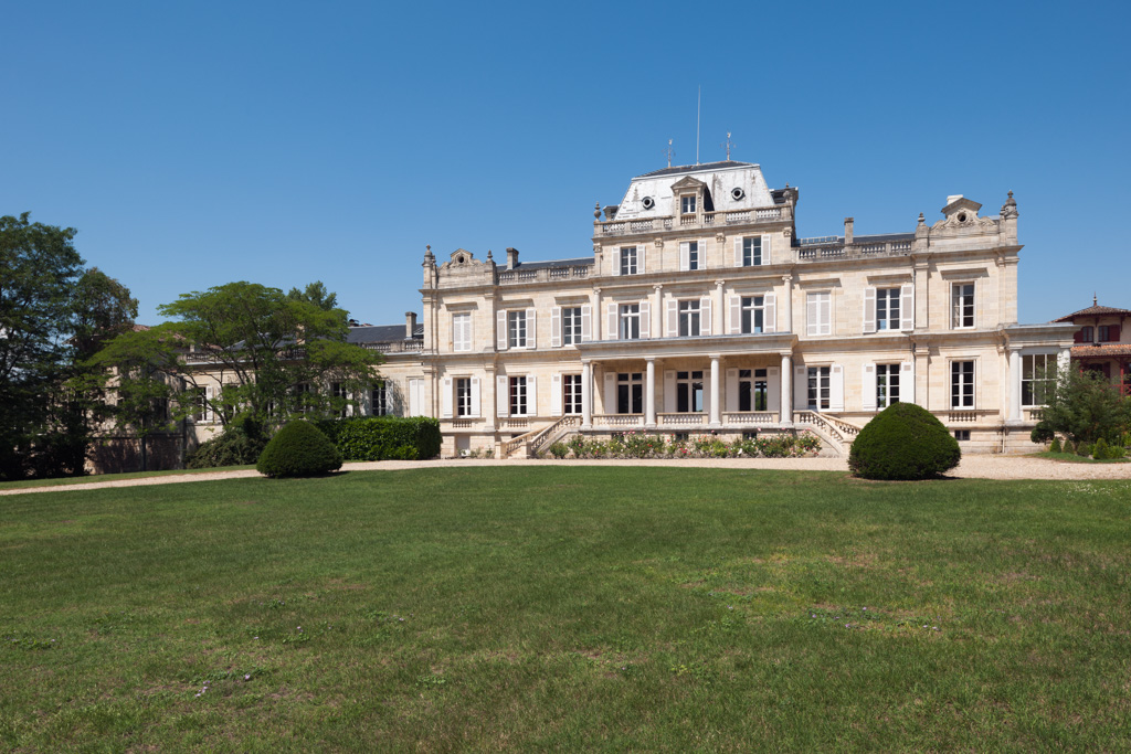 Château : façade sud-ouest sur jardin.