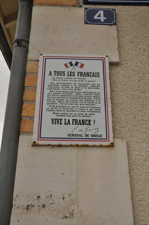 Plaque commémorative place des Anciens Combattants.