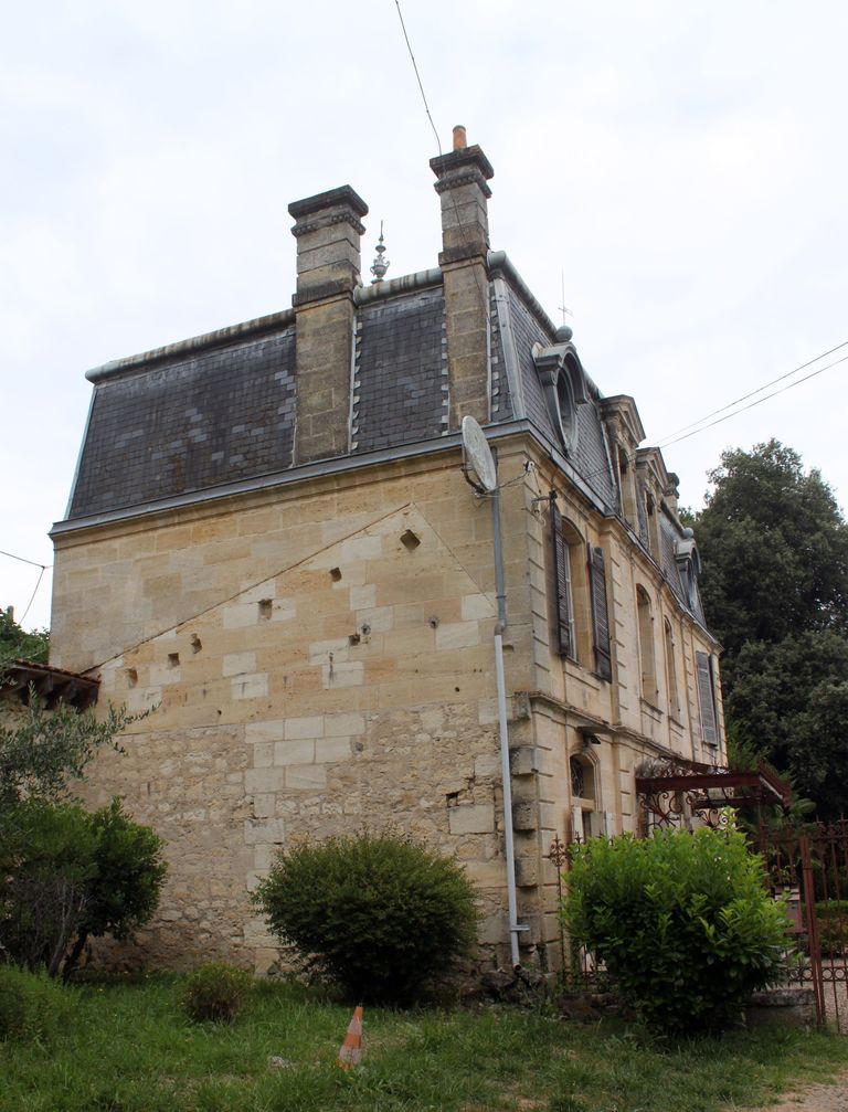 Château : façade principale (sud-est) et élévation latérale (sud-ouest).