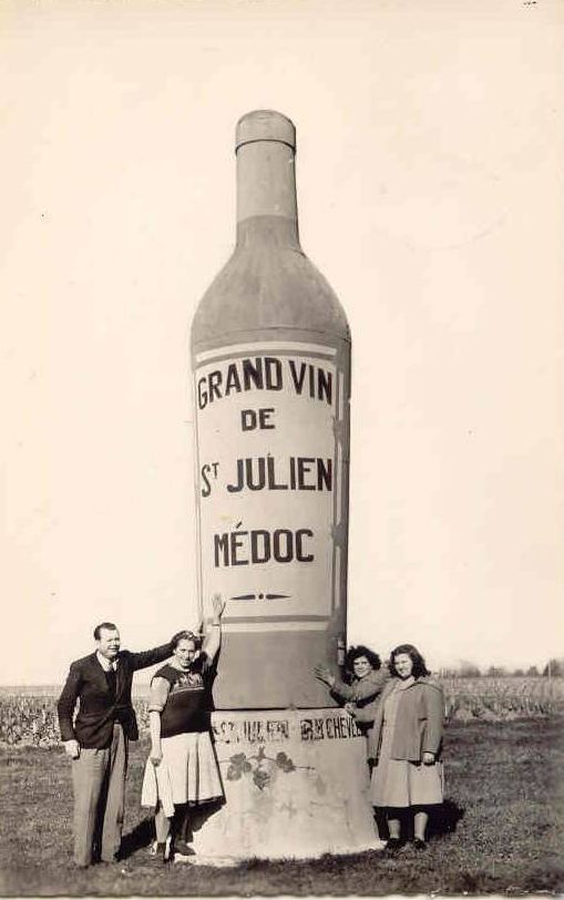Carte postale : bouteille de vin promotionnelle Grand Vin de St Julien Médoc.