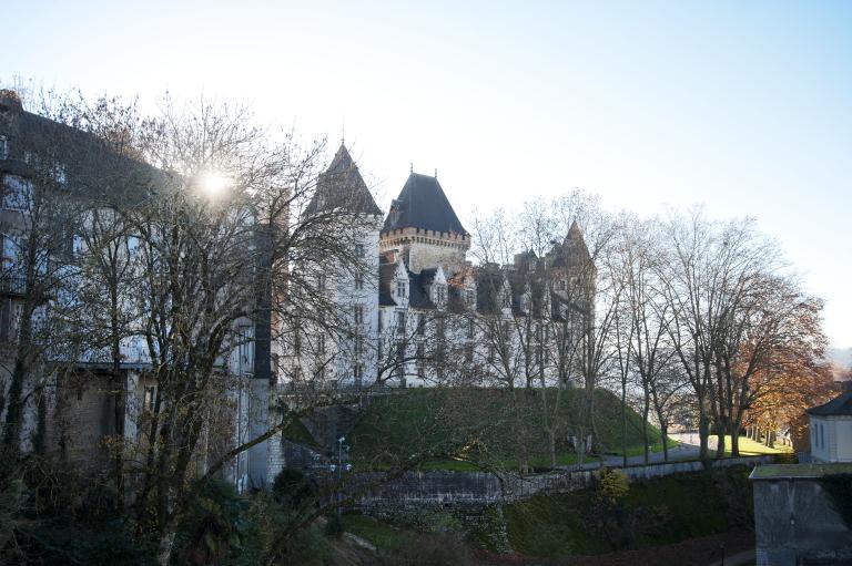 Château de Pau et quartier du château depuis le pont Bordenave-d'Abère.