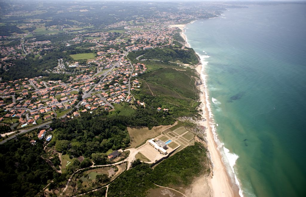 Vue aérienne de la villa et de son parc, 1er quart du 21e siècle.