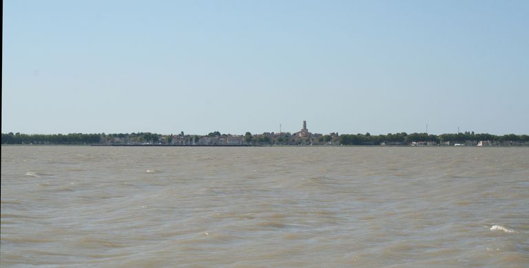 Vue de la ville depuis l'estuaire.