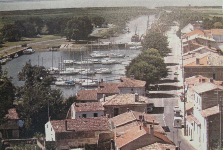 Le port en 1993, après le réaménagement des pontons.