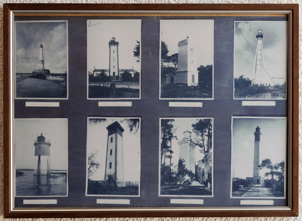 Cadre regroupant les photographies des différents phares de la Gironde (collection du musée).