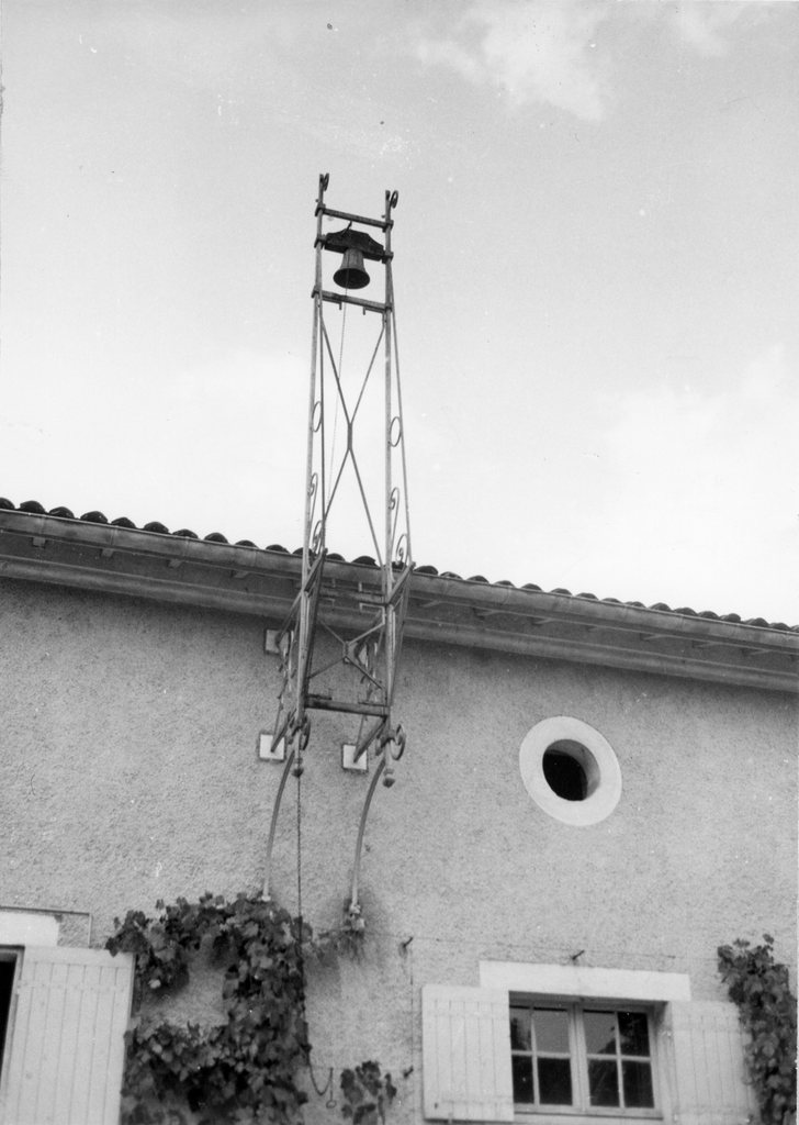 Dépendance : cloche, 1977.