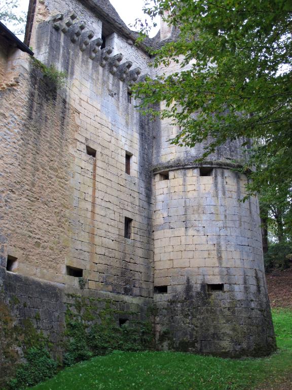 Vue depuis le nord-est de la tour nord-ouest et de la partie bastionnée : canonnières 
