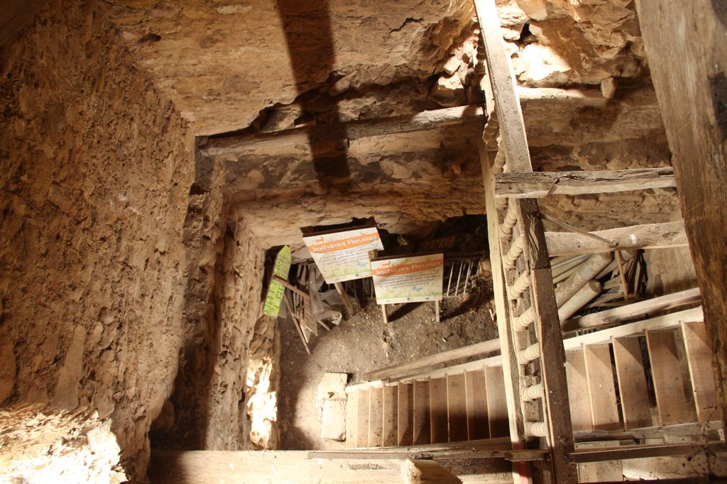 Clocher : volume intérieur vu depuis le palier de la chambre des cloches.