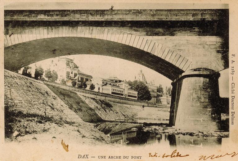 Une arche du pont. Cliché Docteur Delmas, avant 1909.