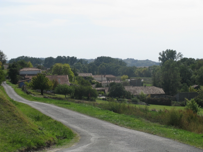 Le hameau de Saint-Nicolas, entre coteau et marais.