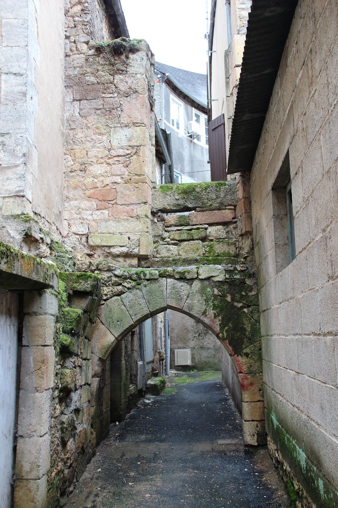Reste de pontet médiéval, rue Martel.