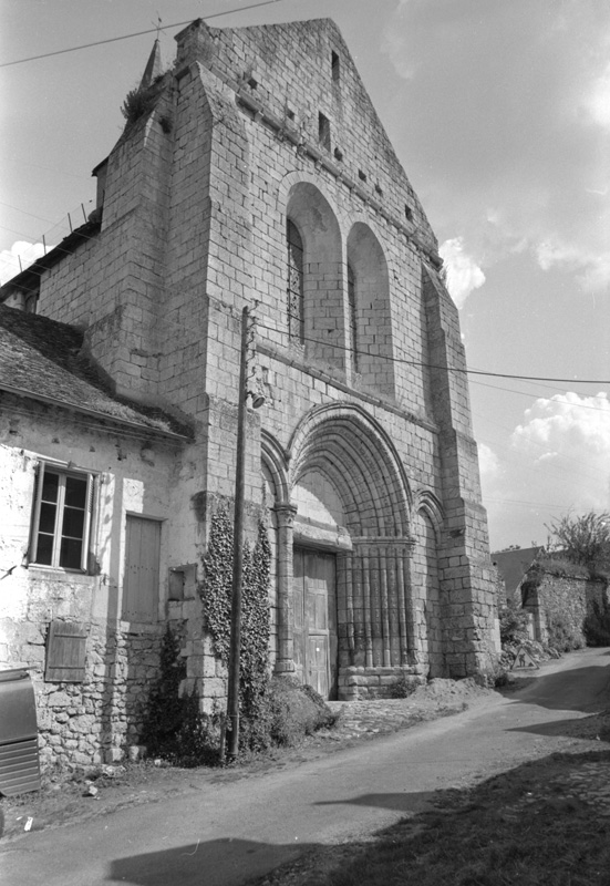 Élévation ouest de l'ancienne abbaye Sainte-Croix en 1978.