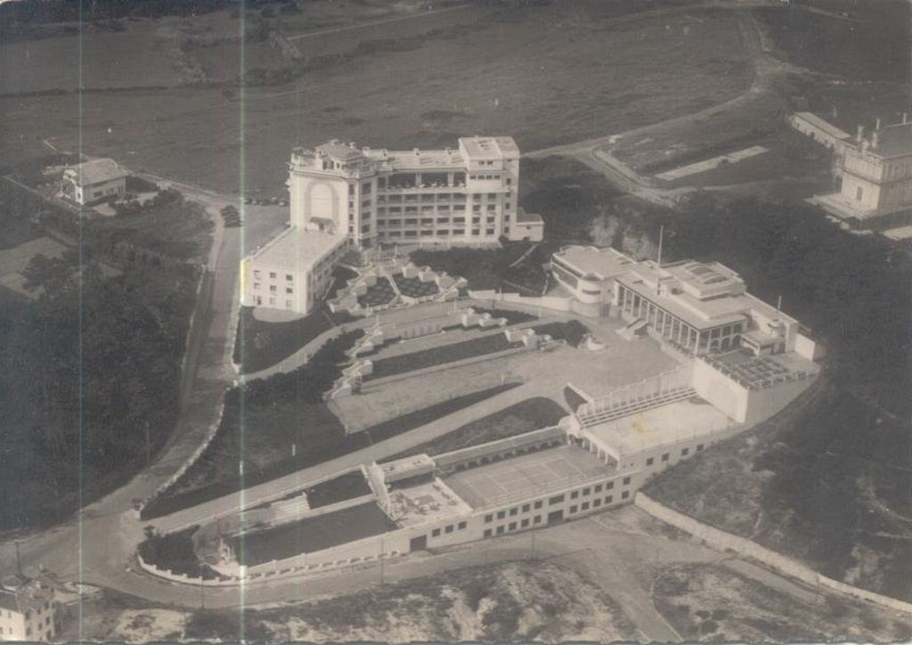Vue aérienne du complexe hôtelier, 2e quart du 20e siècle. 