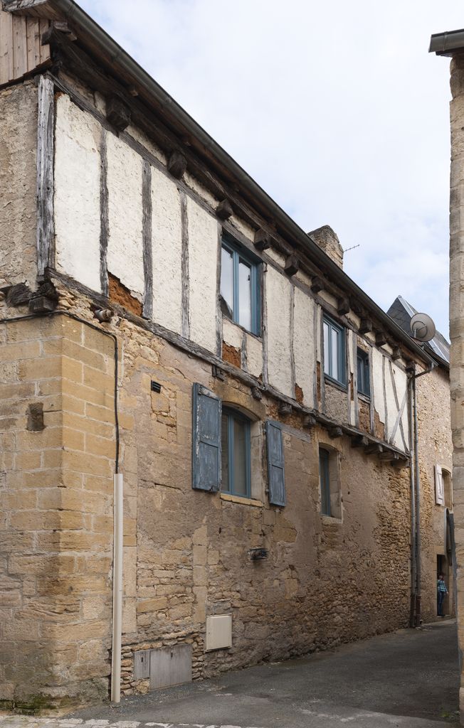 Vue à l'ouest (sur la rue des Tanneries) d'une maison du XIVe siècle (?) de Montignac.