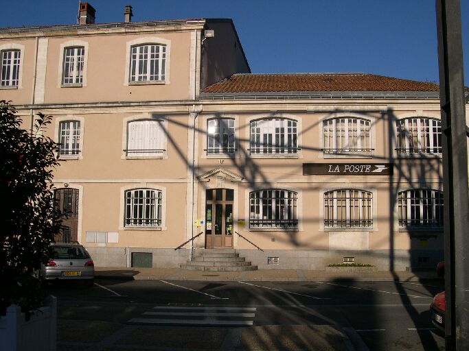 Façade place de l'Hôtel-de-Ville : les deux corps de bâtiment.