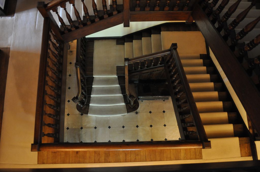 Vue de l'escalier principal réalisé par Louis Gomez.