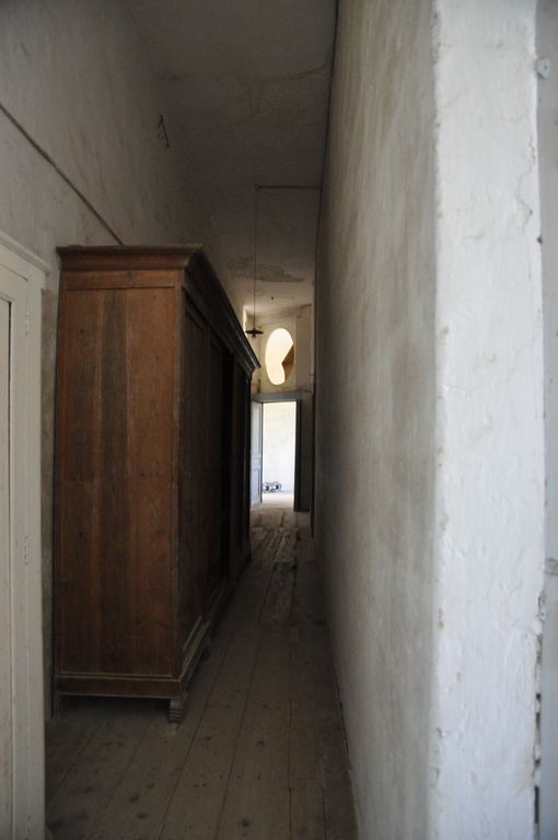 Corps de logis, étage des chambres : couloir.