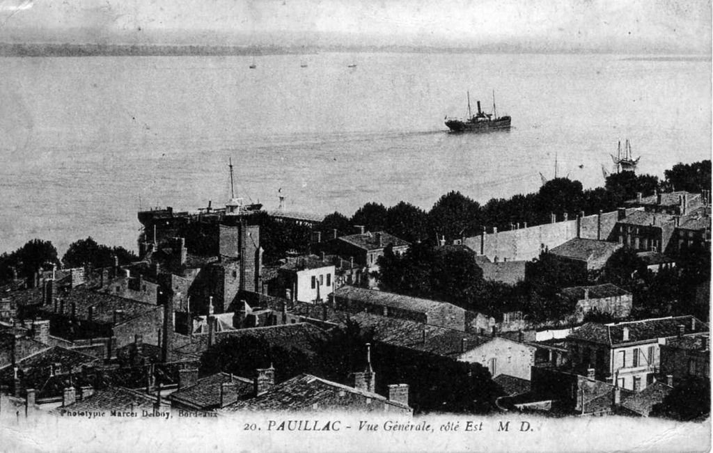 Carte postale, 1ère moitié 20e siècle (collection particulière) : Pauillac, Vue générale côté est (MD, Marcel Delboy, Bordeaux).