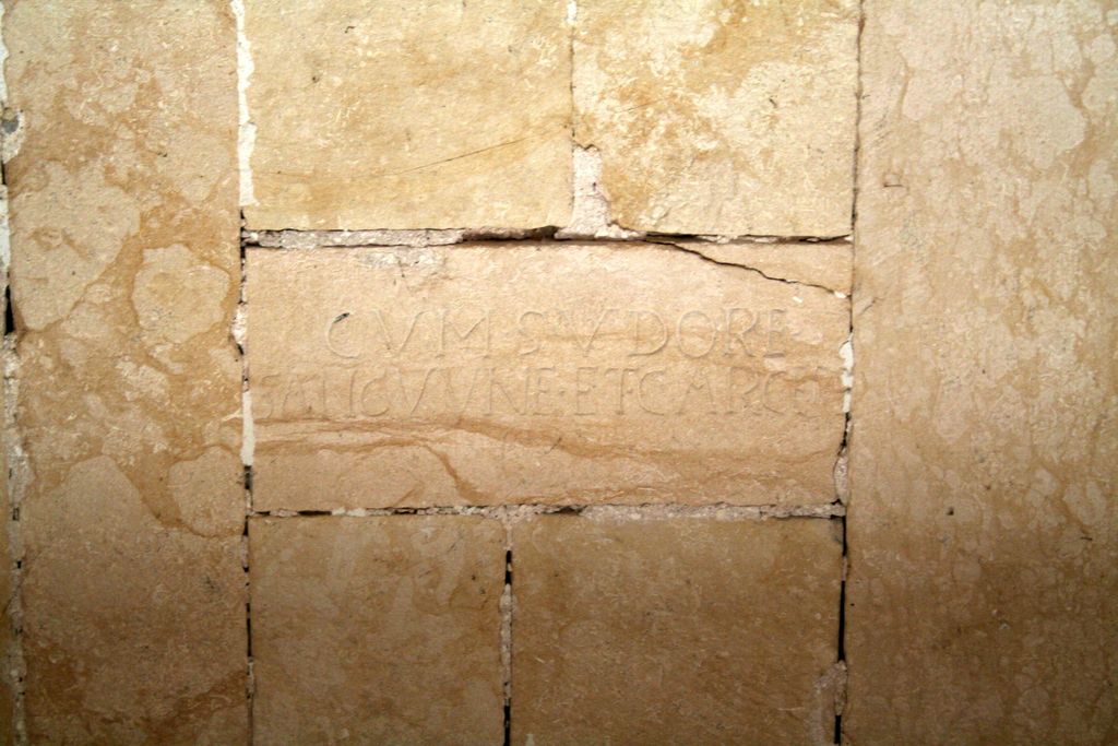 Grand corps de logis, rez-de-chaussée, la sallette à l'angle des deux corps de logis : détail de l'un des voûtains, inscription 